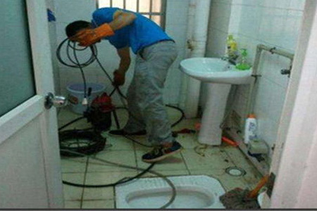 马桶漏水 维修,庄河兰店乡厕所堵了怎么苏通|清理一车化粪池多少钱
